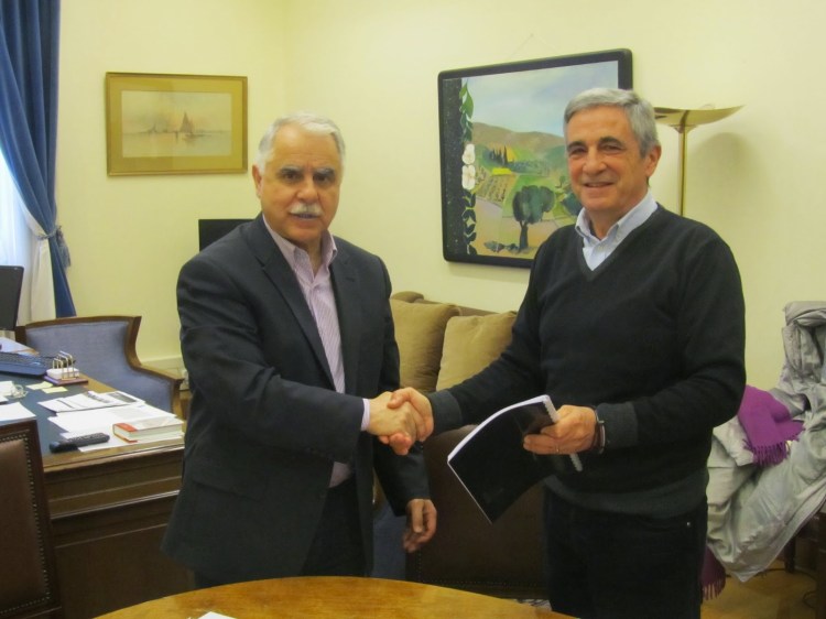 io sto con la grecia-consegna_firme_saracini-2