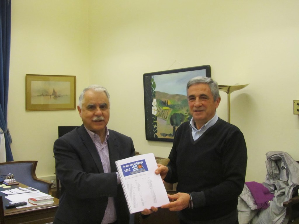 “Io sto con la Grecia e tu?” Consegnate al vice Presidente del Parlamento greco, Yannis Balafas, le adesioni alla campagna di Cambiailmondo e&nbsp;FIEI