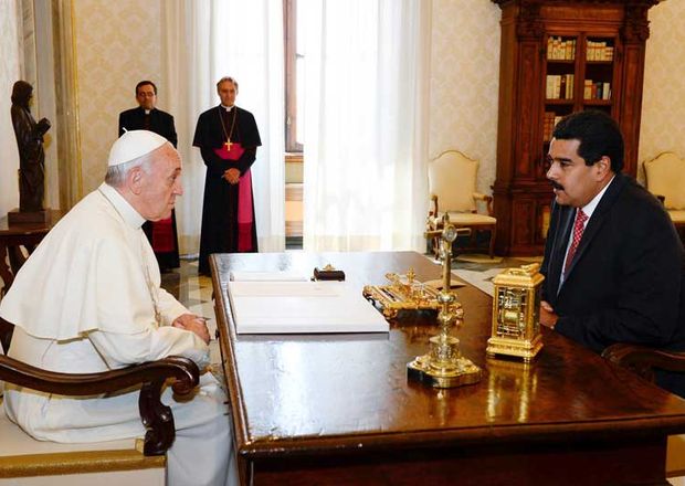 Venezuela. Papa Francesco pronto ad aiutare trattativa tra Maduro e l’opposizione. Ma anche questa deve&nbsp;chiederlo