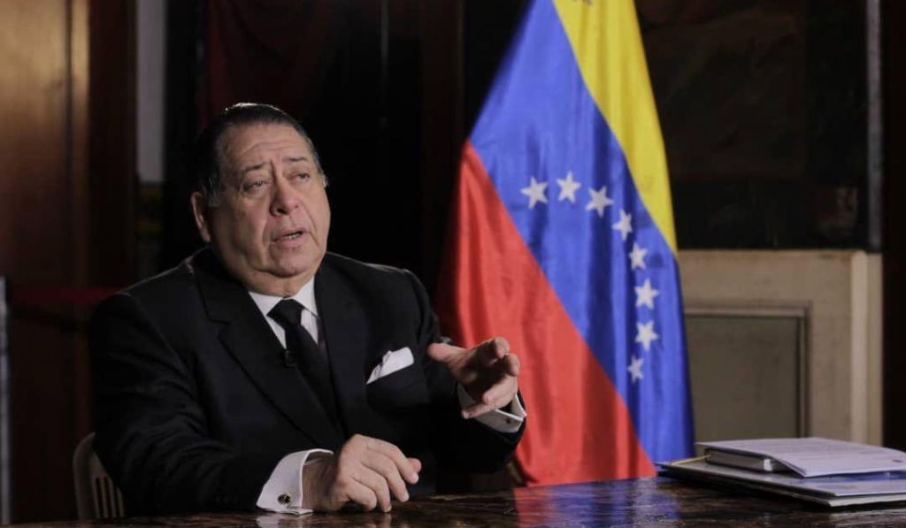 “Prima di accusare il Venezuela, leggete la nostra Carta Magna”. Intervista al costituzionalista Hermann&nbsp;Escarrá