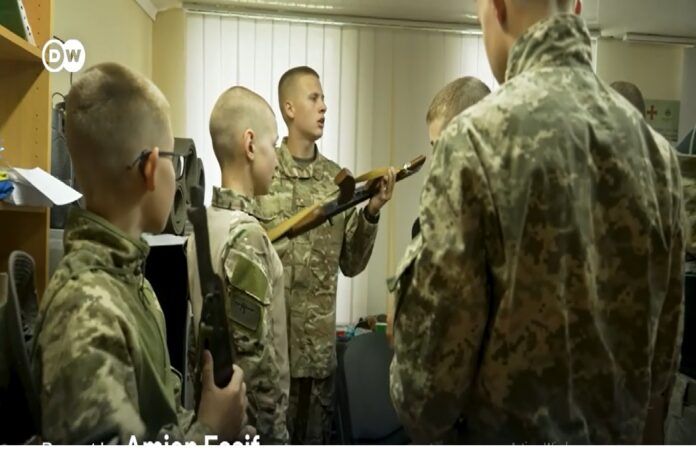 Migliaia di adolescenti in fuga dalla mobilitazione in Ucraina per non rischiare di morire al&nbsp;fronte