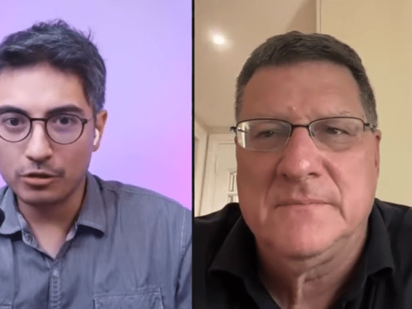 Scott Ritter: l’Iran distrugge la base Hanger, soldati USA dispersi, Trump in&nbsp;panico