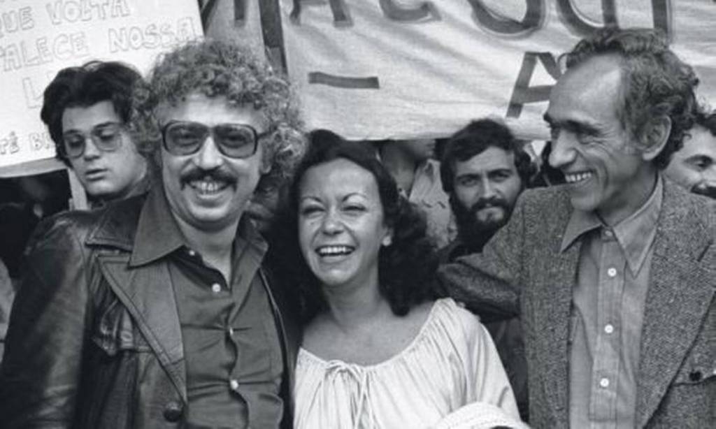 Tecnomonarchia e Tecnofascismo: una lettura attraverso Dos Santos e la teoria della&nbsp;dipendenza