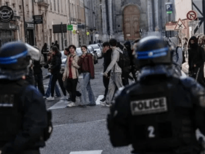 L’urlo degli studenti francesi smaschera il grande inganno delle cancellerie&nbsp;europee